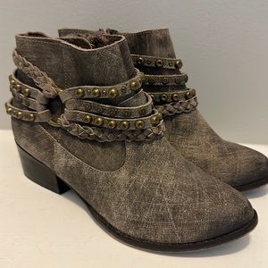 Naughty Monkey gray booties